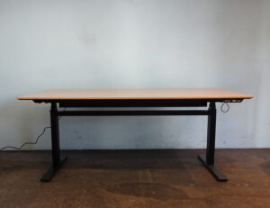 Tisch höhenverstellbar
