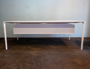 Tisch Nuur Office