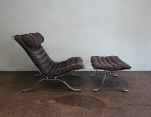 Sessel und Hocker Ari