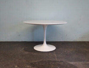 Saarinen Beistelltisch