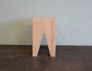 Hocker Beistelltisch „Backenzahn“